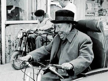 ProfesorJonk's tweet photo. "Realmente lo que me hace gracia es verme de espaldas".
José Isbert.
Un actor que es debilidad confesa de la redacción de https://t.co/0alrl1UuRo.
#Efemeride #PepeIsbert #cine #actor https://t.co/LMDQmqRKIe