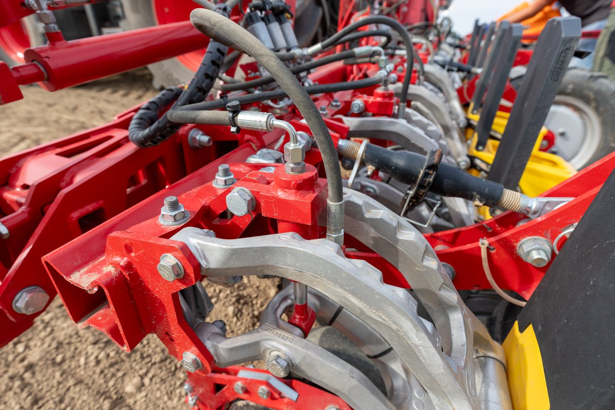 The GRIMME MATRIX 1800 - it's all about the details! ✨

#GRIMMEGroup #matrix1800 #fromseedingtoharvest #agriculture #grimmeworldwide #fieldoperation #newseasoncomessoon #sugarbeet
