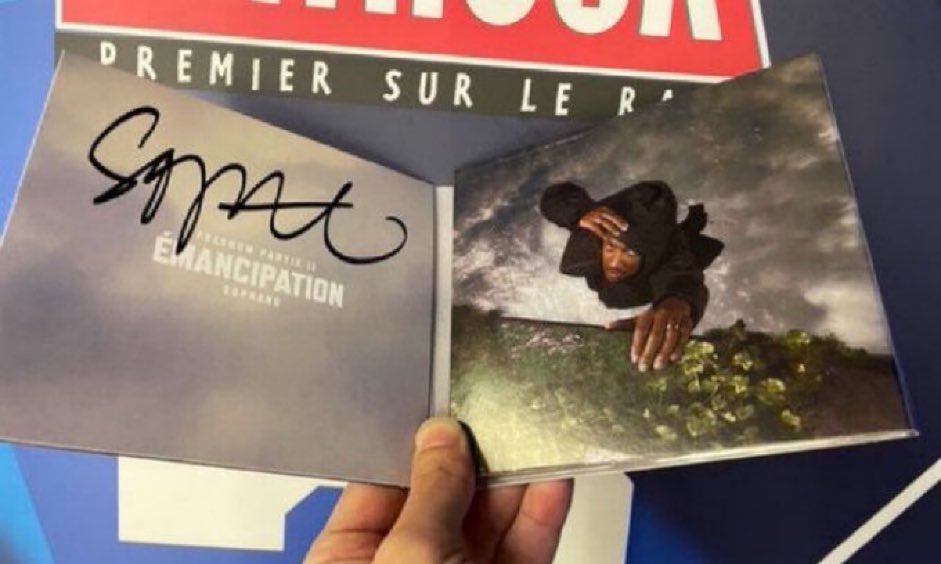 🔊SkyrockDédicace (12h-16h) 
t’offre le 📀 DÉDICACÉ de <a href="/Sopranopsy4/">Soprano</a> 

RT/FOLLOW et TWEET avec le #AmidiCestMehdi pour participer 

👉Tirage au sort 16h 

Bonne chance 🤞

#Concours
