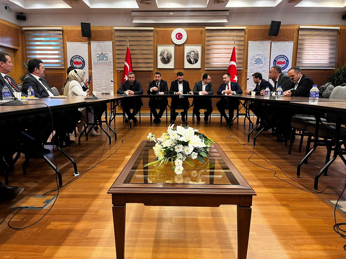 Divan Başkanı olarak görev aldığım Büro Memur-Sen Ankara 7 No’lu (Dışişleri Bakanlığı) Şubemizin 4. Olağan Genel Kurulunu gerçekleştirdik. 

Genel kurul neticesinde güven tazeleyerek Şube Başkanlığı görevine tekrar seçilen Fevzi Sayılğan’ı tebrik ediyor, başarılar diliyorum.