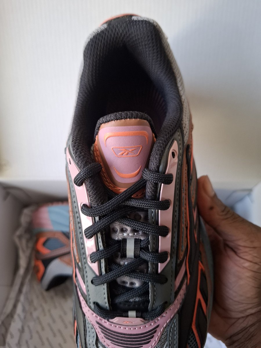 bobbysneakerbox's tweet image. Assignment was to find something on trend but distinct. Immediately knew what to suggest.
REEBOK PREMIER ROAD ULTRA LTD
🔥🔥🔥🔥🔥🔥🔥
Sourced and delivered by Bobby's Sneakerbox
📞 0721899858
#Reebok #Lifestyle #PremierRoad #Sneakerhead #Ke