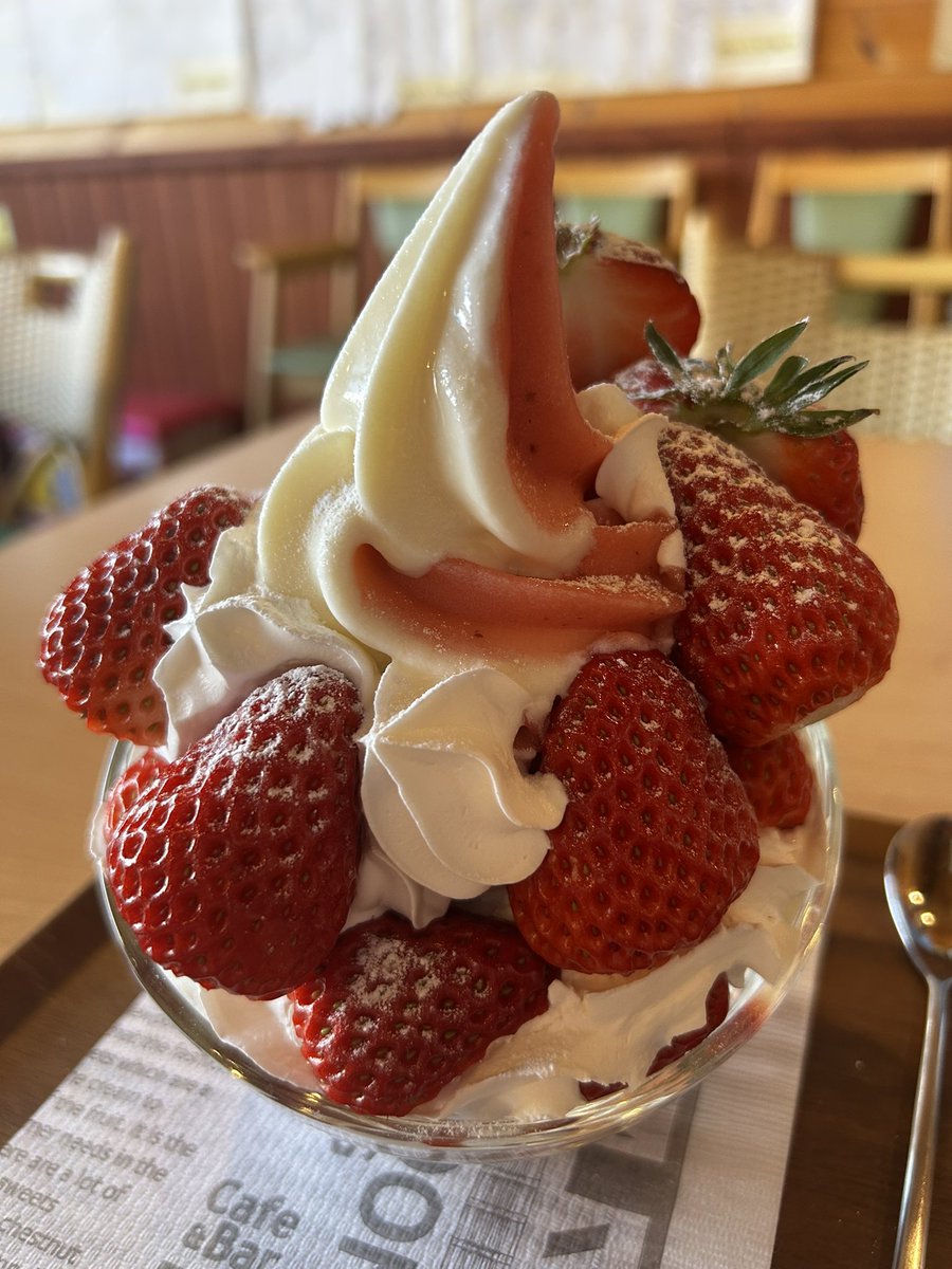 ____no_life_'s tweet photo. いちごって何でこんなに美味しいんやろ🤤🍓
#れっどぱーる https://t.co/t4BK1G1l1R
