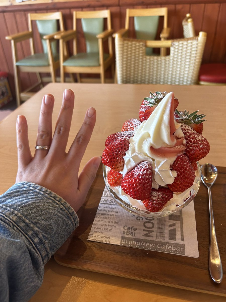 ____no_life_'s tweet photo. いちごって何でこんなに美味しいんやろ🤤🍓
#れっどぱーる https://t.co/t4BK1G1l1R
