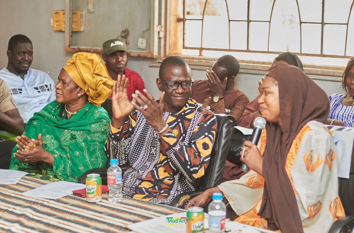 akimsoul's tweet photo. UN NOUVEAU LIEU POUR ÉCOUTER, SENSIBILISER ET ACCOMPAGNER LES JEUNES… 🇲🇱 

À Cultur’elles , nous sommes fiers de voir l’impact concret de @Linstantthe sur la jeunesse malienne ! 👏🏾

Félicitations Le 𝐆𝐫𝐢𝐧 𝐥𝐚 𝐏𝐚𝐢𝐱 A𝐮𝐭𝐨𝐮𝐫 𝐝𝐮 𝐓𝐡é, qui transforme son engagement en action avec le projet “TOXICOSTOP : La communauté contre la toxicomanie juvénile et ses effets”.

Grâce aux 3 500 000 FCFA remportés lors de la saison 4 de l’émission, ils déploient une initiative essentielle dans la commune VI de Bamako : 1 000 jeunes sensibilisés aux dangers des drogues, 30 pairs éducateurs formés pour accompagner la communauté, un espace d’écoute et d’orientation mis en place. 

C’est exactement pour ça que nous portons ce programme: offrir aux jeunes un cadre d’expression et des moyens concrets pour agir !

Un immense merci à nos partenaires qui rendent cette dynamique possible : @UEauMali , @MaliProjes ,  et @StichtingDOEN.  

#akimsoul #jeunesse #malienne #linstantthe #toxicomanie