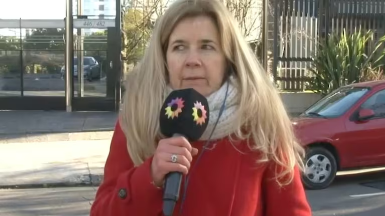 Hechosanderecho's tweet photo. #laplata #horror En una nota con Mercedes Ninci por @radiomitre Franco Chamorro, cuñado del menor de 17 años, acaba de pedirle disculpas a la familia de la nena asesinada -Kim Gómez- y la pena de muerte para el propio hijo de su hermana. Lo mismo que al de 14.
"Que se pudran en la cárcel o se mueran adentro", reclamó sin medias tintas.
"Nosotros somos una familia de laburo. El padre siempre le dio todo, pero le respondieron así. Destrozaron a una familia", indicó.
