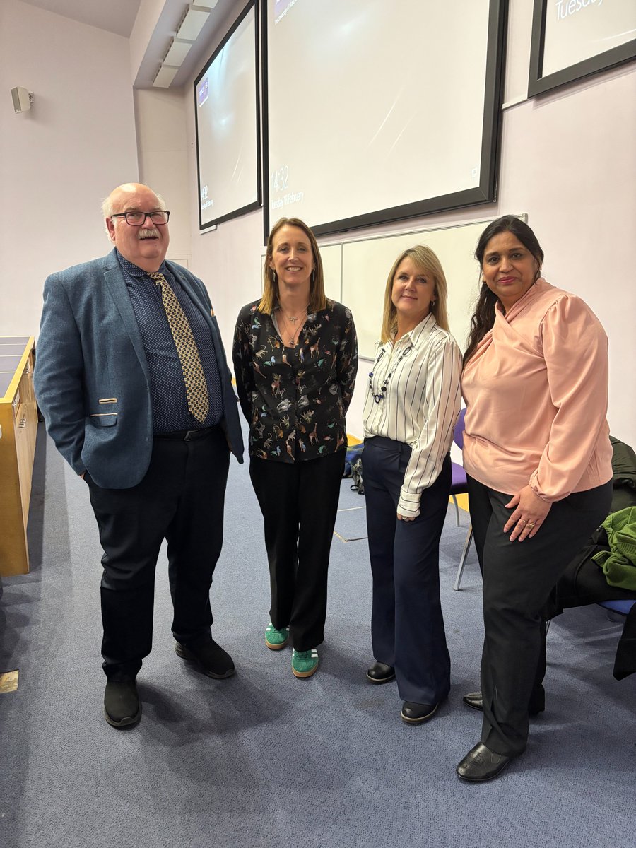 Law students gained powerful insights from Janet Skinner, Seema Misra &amp; Tom Hedges—three subpostmasters wrongfully convicted in the Post Office Horizon scandal. What an incredible lecture!
🔗Read more here: manchester.ac.uk/about/news/law…
#SoSSSocialResponsibility #PostOfficeScandal