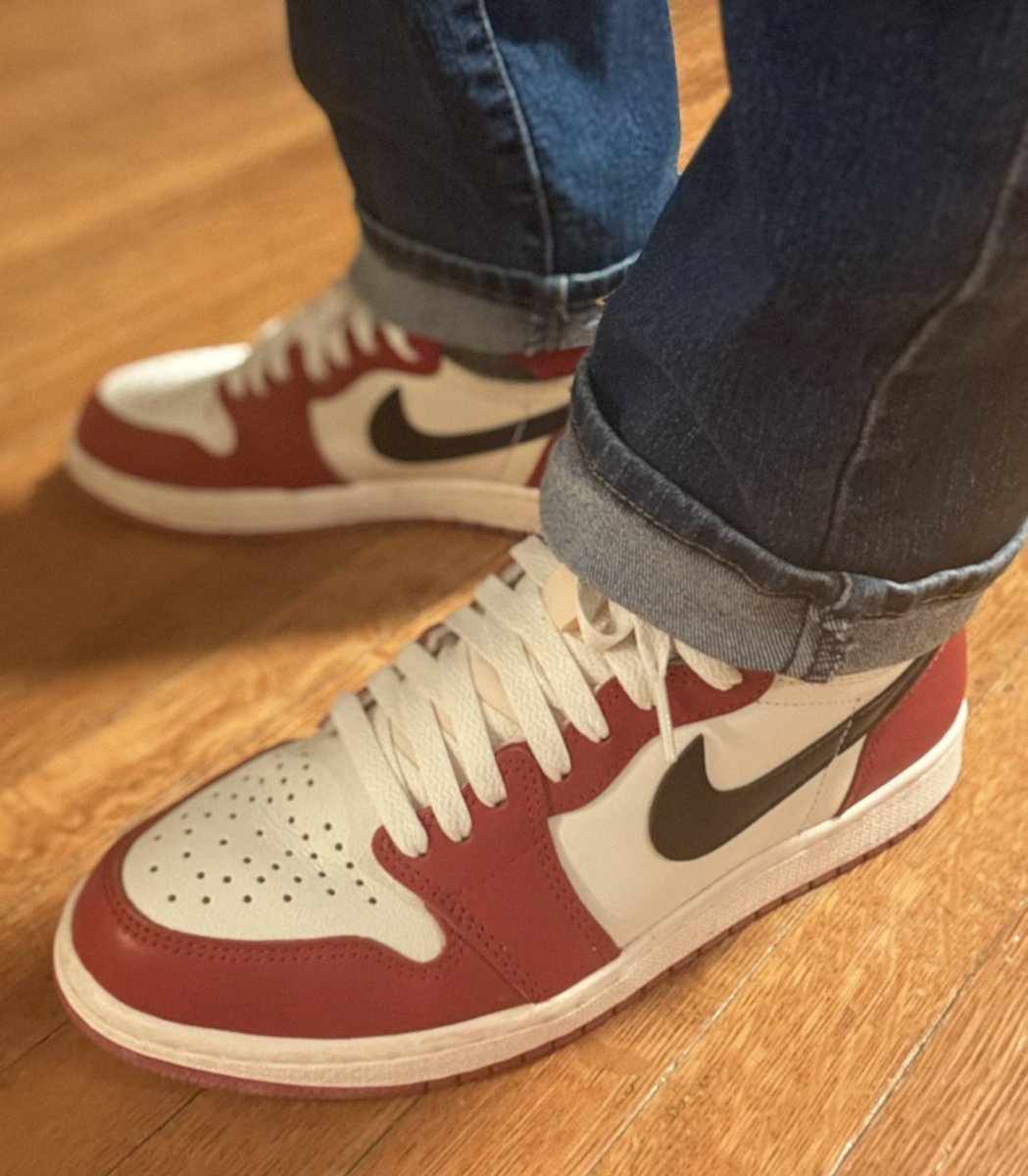 wilcocarla's tweet image. Day 26 of #BHMKOTD25: “Bakes with Love.” Pulling a trifecta w/besties @rjolli007 &amp;amp; @shilohnsam (&amp;amp; prob a lot of others)😂 with the AJ1 Retro High OG ‘Chicago Lost &amp;amp; Found.’ Badass ‘Bad Man’ hoodie by the 1 &amp;amp; only @IXXI_dante!🥰 Take care of yourselves &amp;amp; be good to each other!♥️🫶🏼