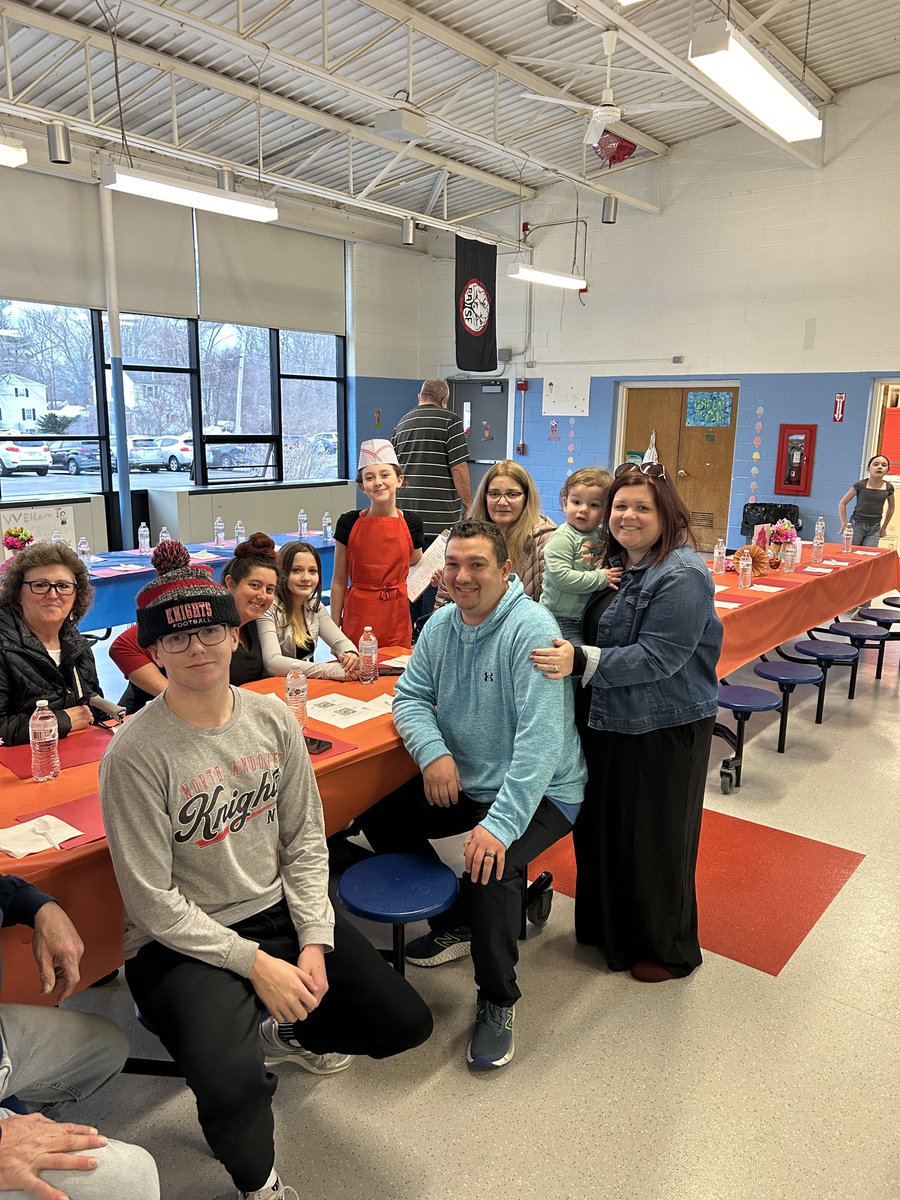 5th grade All Stars did an amazing job serving families at last night’s ice cream social!