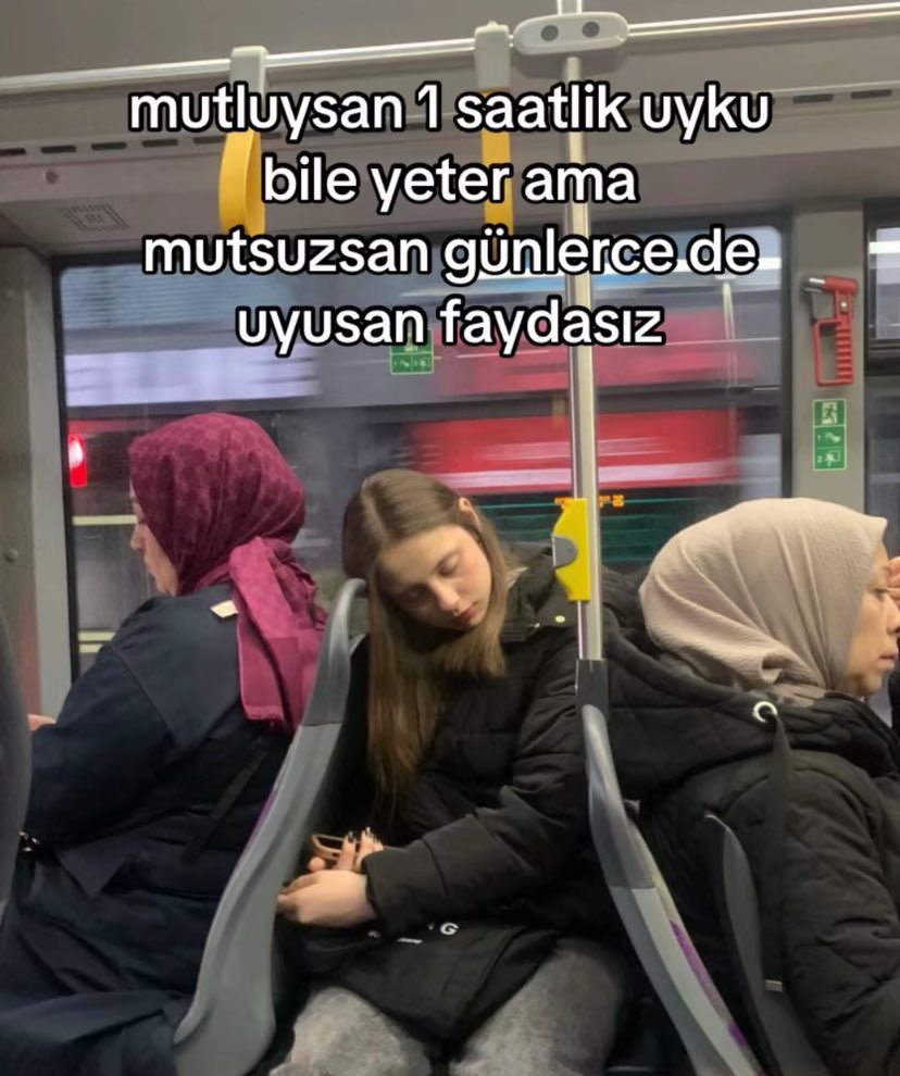 Alya (@alyareckles) on Twitter photo 