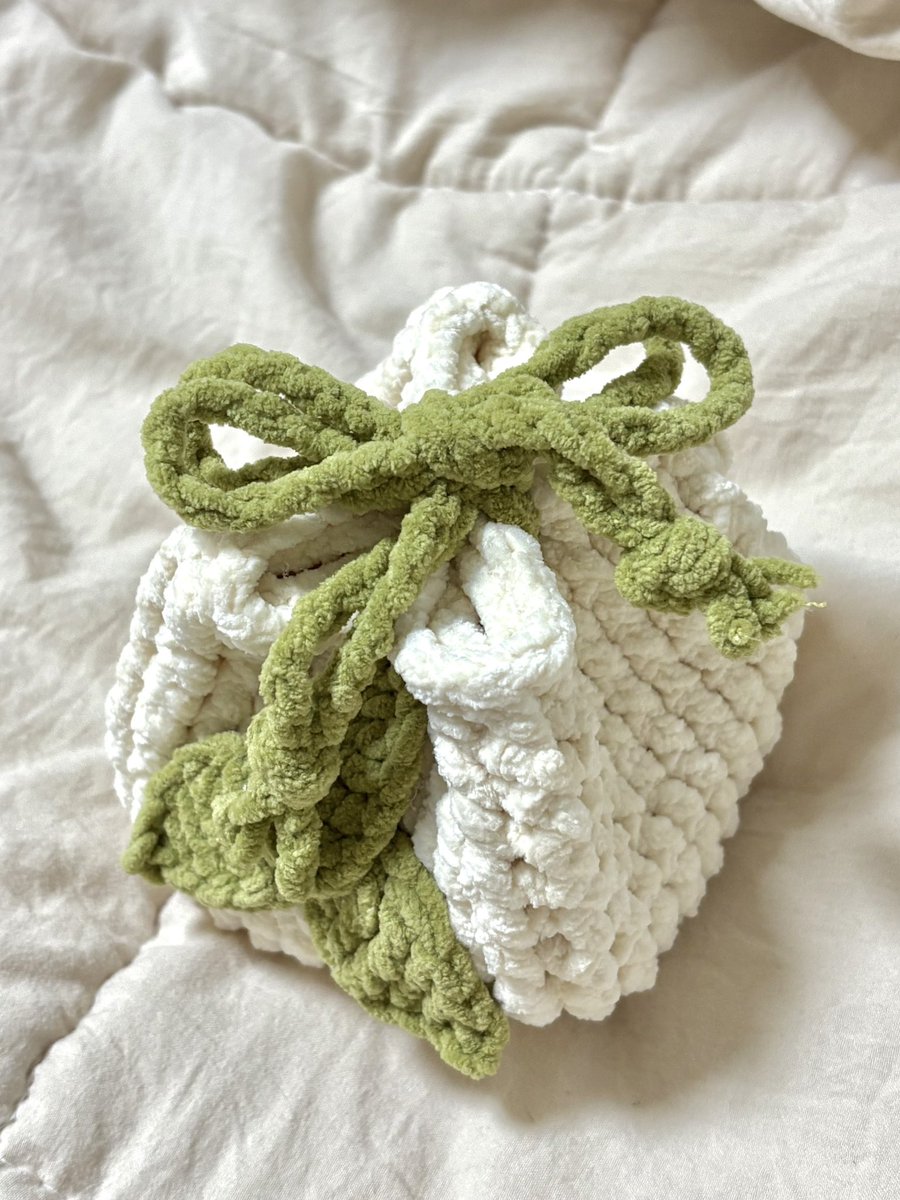 #RT 이벤트 🐻🦊🐰🐶

마이데이 5기 모집도 하구 마데워치 오신 분들도 많이보여서!! 
#알티 추첨을 통해 한 분께 대왕 로고가 있는 마데워치 파우치 보내드릴게요🫶

보들보들하구 워치가 딱 들어가는 사이즈에 리본 묶으면 정말 귀여워요❤️

🍀 반택비 제가 부담할게요:) 
🍀 3월 10일 발표