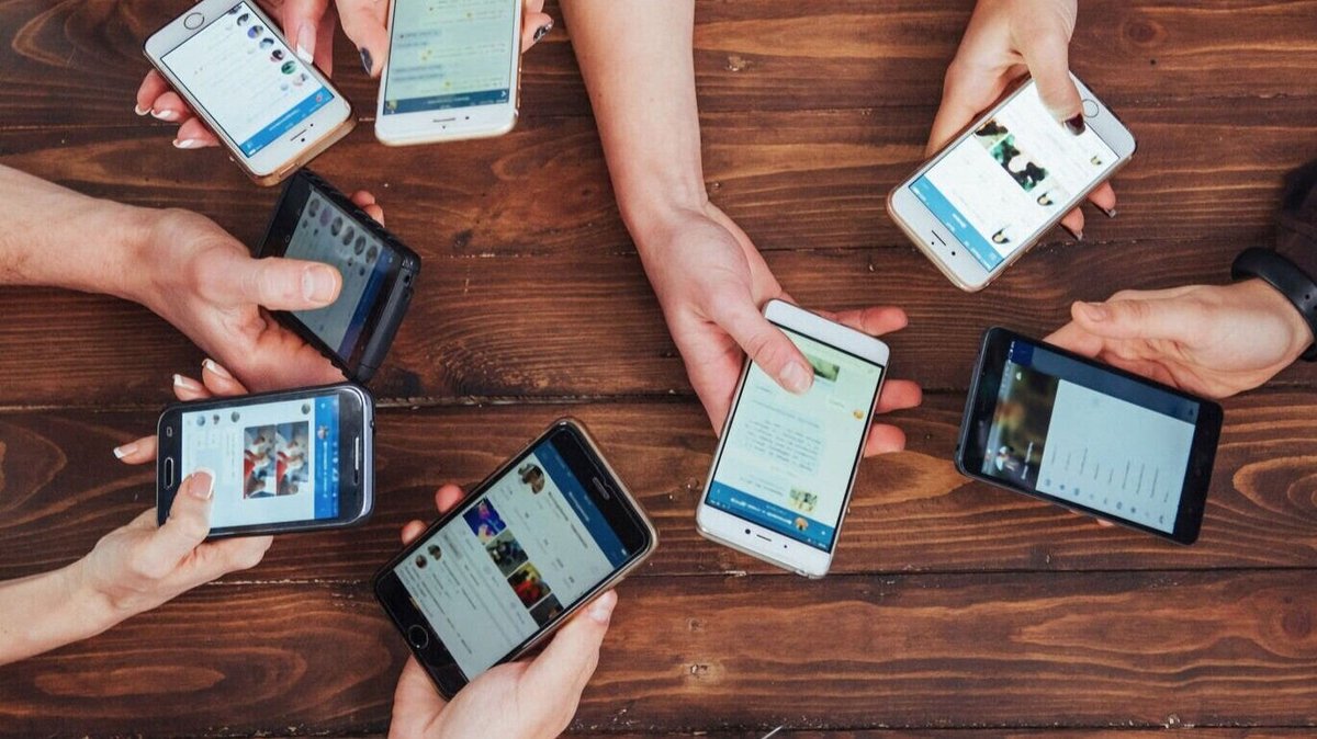 Engage the few, influence many! Learn how niche communities drive brand loyalty &amp; innovation. Check out our latest post for strategies &amp; examples: bit.ly/41wBfBq 
#NicheCommunity #BrandStrategy #DigitalMarketing #CommunityBuilding