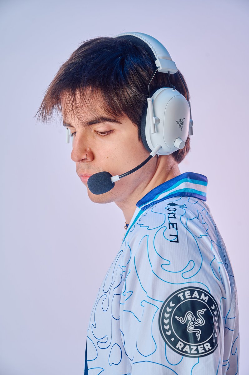 Elyoya (@elyoya_lol) on Twitter photo Gracias <a href="/RazerES/">R Λ Z Ξ R 🇪🇸</a> porque no con estos cascos puedo escuchar a myrwn llorar porque le campean ! Gracias <a href="/RazerES/">R Λ Z Ξ R 🇪🇸</a> porque no con estos cascos puedo escuchar a myrwn llorar porque le campean !