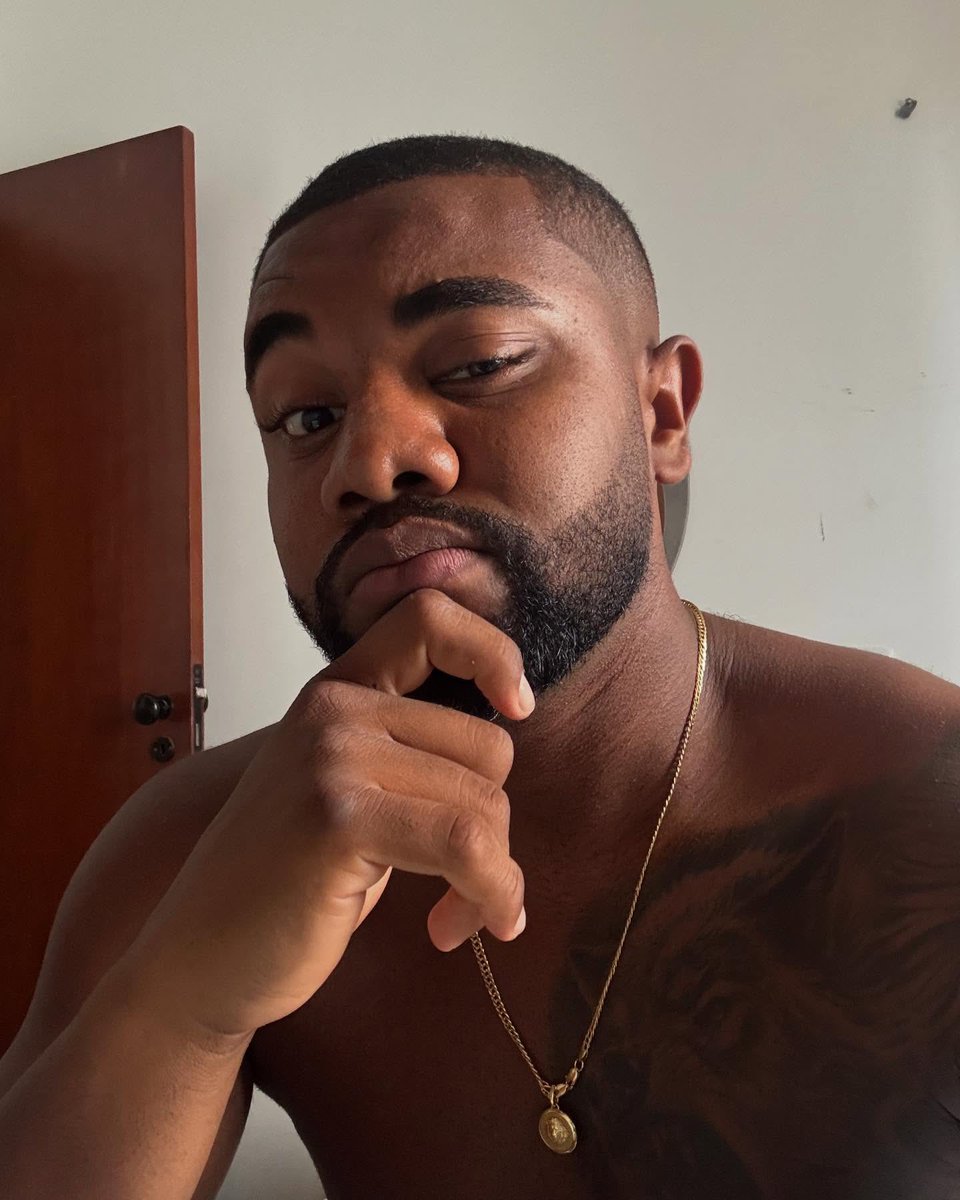 misosou6's tweet image. amigos meio q eu to passando por uma fase depressiva forte eu so levanto p trabalhar e qnd chego eu fico apodrecendo eu nem me arrumo mais eu nem arrumo mais minha casa e to vivendo de agua e ar
ent eh por isso q to sumida