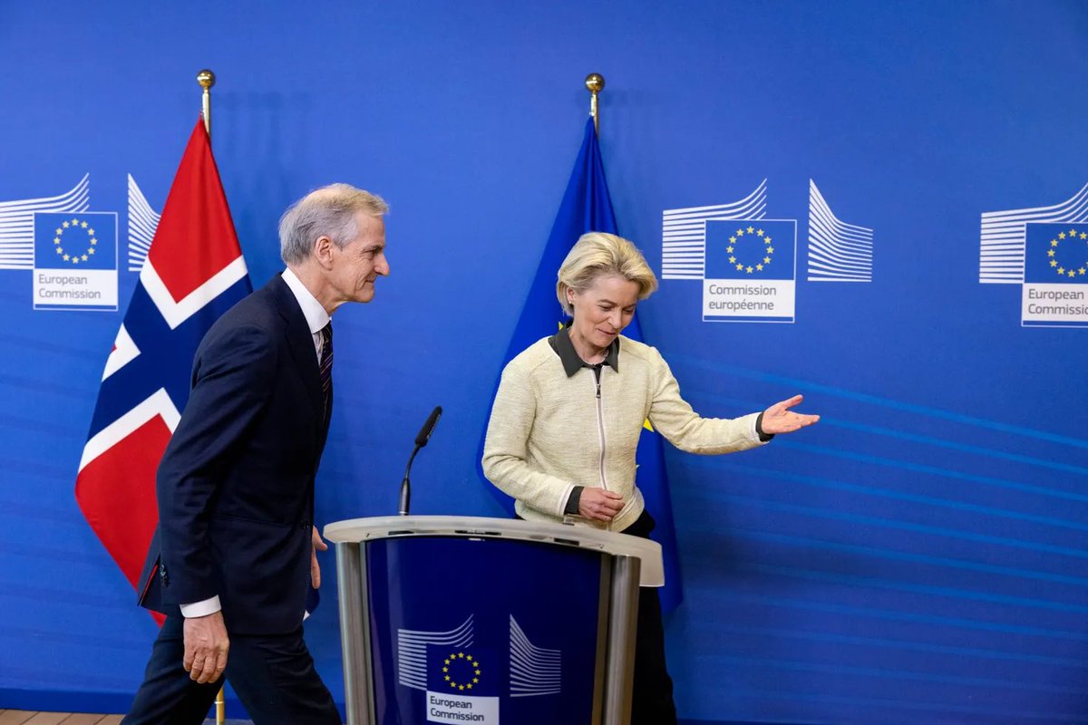 Kacper Szulecki (@kacperszulecki) on Twitter photo "EUs ferske forslag om flere utenlandskabler i Nordsjøen vil sette sinnene i kok blant mange norske politikere og velgere"
Med <a href="/ATGullberg/">Anne Therese Gullberg</a> skriver vi om dagens beslutning om å styrke EUs energiunion i <a href="/DN_no/">Dagens Næringsliv</a>
dn.no/innlegg/energi… "EUs ferske forslag om flere utenlandskabler i Nordsjøen vil sette sinnene i kok blant mange norske politikere og velgere"
Med <a href="/ATGullberg/">Anne Therese Gullberg</a> skriver vi om dagens beslutning om å styrke EUs energiunion i <a href="/DN_no/">Dagens Næringsliv</a>
dn.no/innlegg/energi…