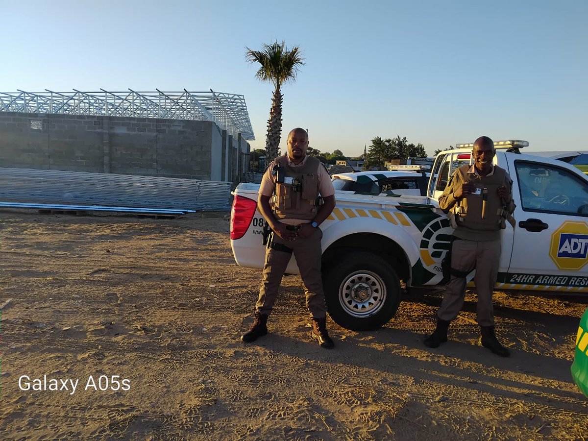 Fidelity_Secure's tweet image. Our West Coast officers gear up during shift change with briefings for the day, firearm checks, vehicle checks, and safety discussions, ready to keep the community safe.

#FidelityADT #WestCoast #shiftchange #teamwork #FidelityHeroes #FidelityServiceGroup #WeAreFidelity