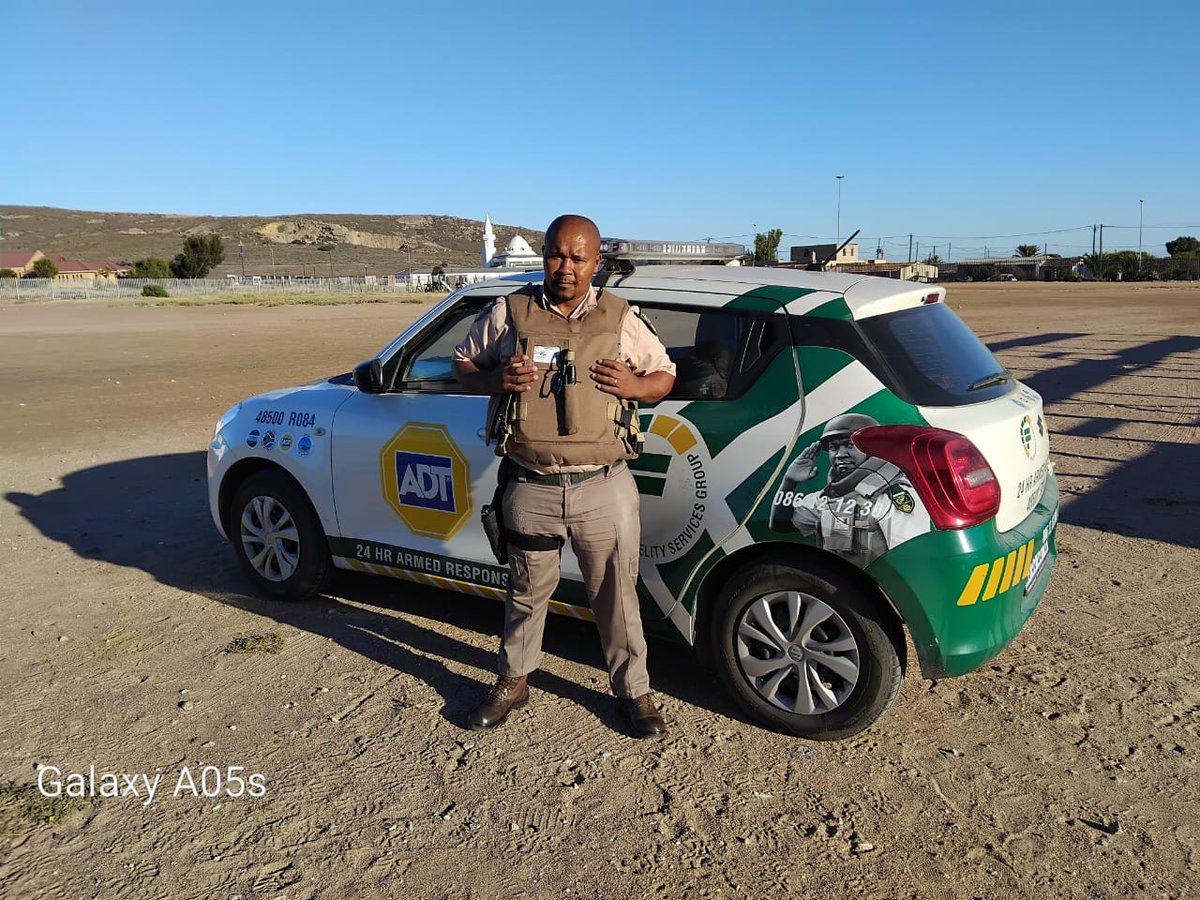 Fidelity_Secure's tweet image. Our West Coast officers gear up during shift change with briefings for the day, firearm checks, vehicle checks, and safety discussions, ready to keep the community safe.

#FidelityADT #WestCoast #shiftchange #teamwork #FidelityHeroes #FidelityServiceGroup #WeAreFidelity