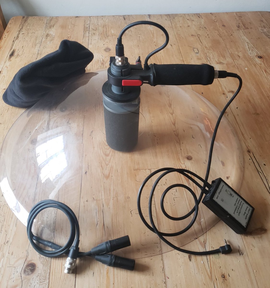 My used camera kit gradually going for sale online includes this rather wonderful highly directional parabolic reflector microphone by Telinga, used to film and record this singing male turtle dove:
youtu.be/eerXWh6j6_4?si…