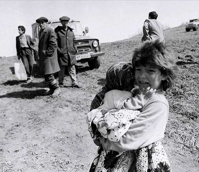 Erməni qoşunlarının vəhşiliyi nəticəsində Xocalı əhalisindən 613 nəfər öldürülmüş, 487 nəfər şikəst olmuş, 1275 nəfər dinc sakin  əsir götürülərək ağlasığmaz erməni zülmünə məruz qalmışdır.  #Khojaly33years #KhojalyGenocide