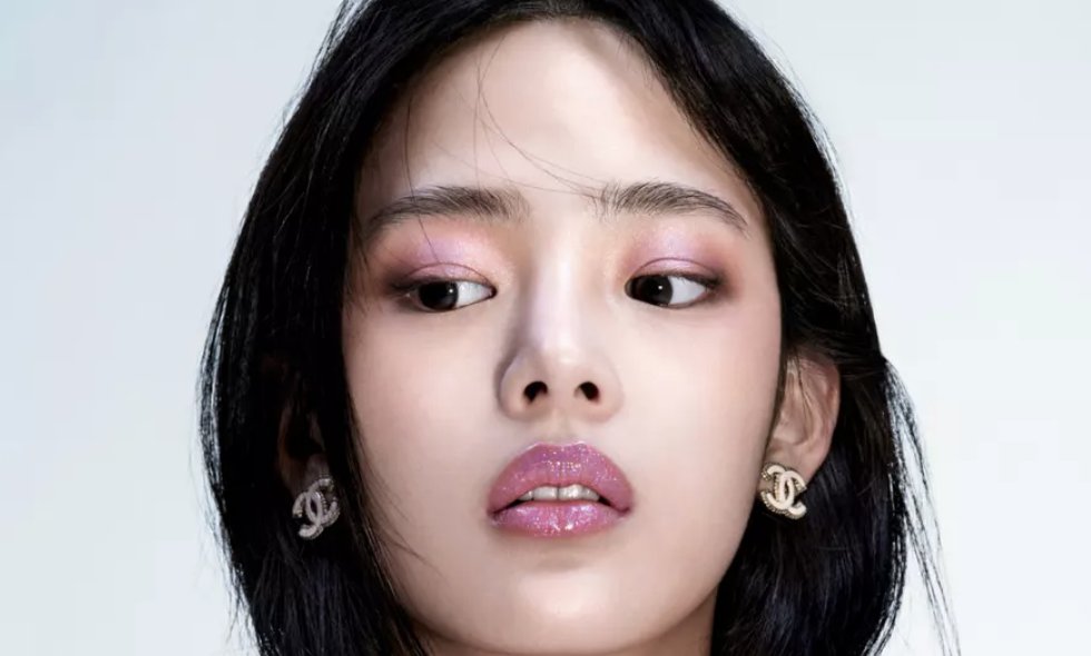 Dans le cadre de sa stratégie de protection de la propriété intellectuelle, <a href="/CHANEL/">CHANEL</a> a imaginé un logo pour ses revendeurs en ligne agréés. L'objectif ? Assurer aux consommateurs l'achat d'un véritable produit de la marque.

journalduluxe.fr/fr/beaute/cont…
#luxe #CHANEL #journalduluxe