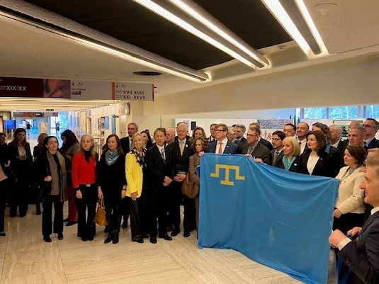 AVaaras's tweet photo. To mark three years since 🇷🇺’s unprovoked full-scale invasion of 🇺🇦 Human Rights Council @UN_HRC and Conference on Disarmament @CDSecretariat teams joined for a family photo in support of 🇺🇦 Slava Ukraini! https://t.co/LblKVD081e