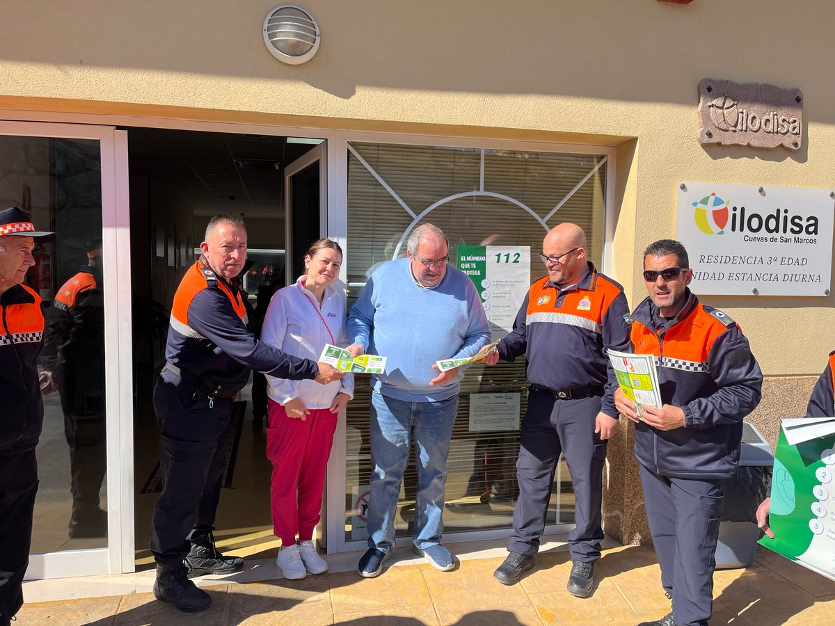 E112Andalucia's tweet photo. #Simulacro Las agrupaciones locales de voluntariado de #ProtecciónCivil de Cuevas de san Marcos, Antequera y Alameda #Málaga colaboran en la difusión de #Consejos112 para saber cómo actuar en caso de apagón ⚡️y cómo hacer una llamada de emergencia a 1⃣1⃣2⃣ ☎️

@Endesa https://t.co/4iXh3YgyAp