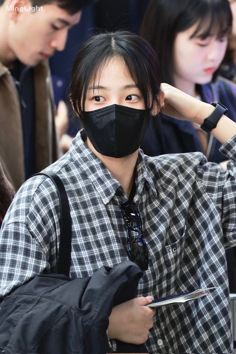 mintcarebear's tweet image. woman attractor