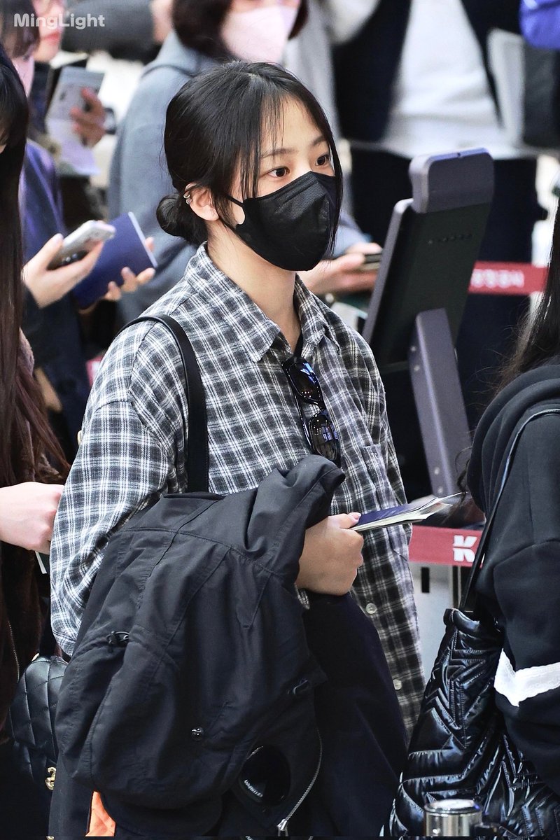 mintcarebear's tweet image. woman attractor