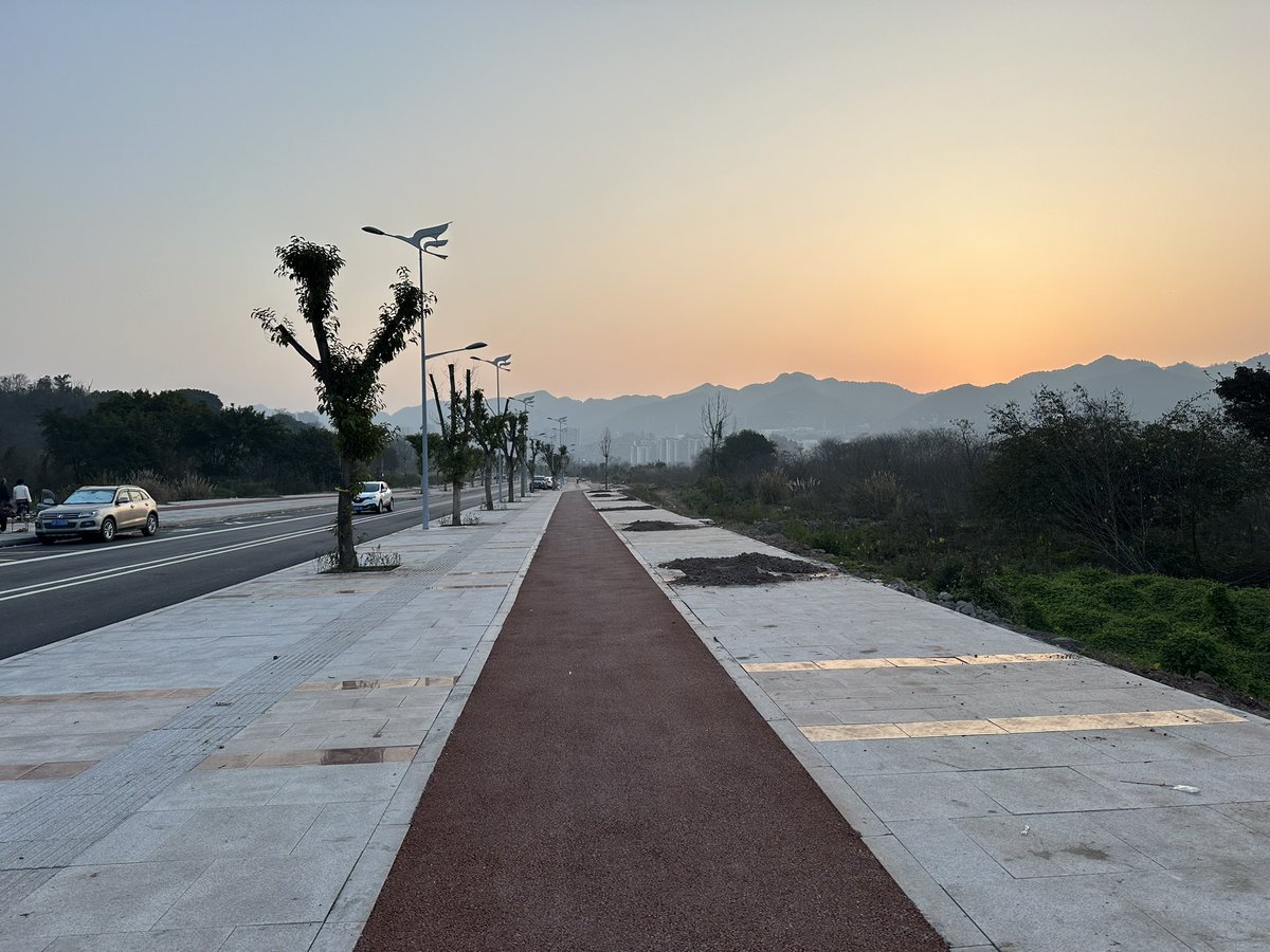 天气转暖，恢复跑步健身。运动搭子约起来🏃‍♂️