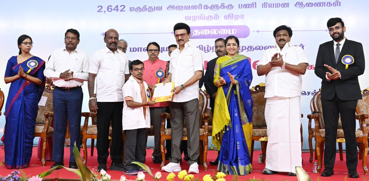 JMH Aassan Maulaana #NammaVelachery (@hassan_tnpyc) on Twitter photo சாத்தியமே இல்லை என்று கூறினாலும் அதை செய்து காட்டுவது தான் திராவிட மாடல் முதலமைச்சரின் தளபதி திரு <a href="/Subramanian_ma/">Subramanian.Ma</a> . ஒரே மேடையில் 2642 டாக்டர்கள் யாருடைய பின்புலமோ, சிபாரிசோ இல்லாமல் படித்தவனுக்கு உரிய தகுதியை வழங்கிய, மாண்புமிகு முதலமைச்சர் <a href="/mkstalin/">M.K.Stalin</a> அவர்கள் நீடுழி வாழ்க. சாத்தியமே இல்லை என்று கூறினாலும் அதை செய்து காட்டுவது தான் திராவிட மாடல் முதலமைச்சரின் தளபதி திரு <a href="/Subramanian_ma/">Subramanian.Ma</a> . ஒரே மேடையில் 2642 டாக்டர்கள் யாருடைய பின்புலமோ, சிபாரிசோ இல்லாமல் படித்தவனுக்கு உரிய தகுதியை வழங்கிய, மாண்புமிகு முதலமைச்சர் <a href="/mkstalin/">M.K.Stalin</a> அவர்கள் நீடுழி வாழ்க.