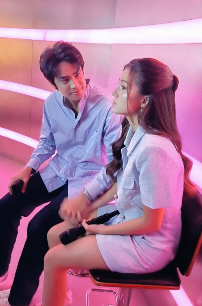 Holding hands, holding hearts

MATTCHA REALIZATION

#HTSARFWhiteFlag
#DonBelleOnPrimetime
#HowToSpotARedFlag