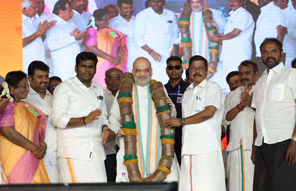 AmitShah's tweet photo. Inaugurated the Tamil Nadu BJP's district offices in Coimbatore, Tiruvannamalai, and Ramanathapuram.

These offices will become the nerve centres of the people's movement against the corrupt, anti-national, and atrocious rule of the DMK govt.

கோவை, திருவண்ணாமலை மற்றும் ராமநாதபுரத்தில் தமிழக பாஜகவின் மாவட்ட அலுவலகங்களைத் திறந்து வைத்தேன்.

இந்த அலுவலகங்கள் திமுக அரசின் ஊழல், தேசவிரோத மற்றும் கொடூரமான ஆட்சிக்கு எதிரான மக்கள் இயக்கத்தின் சிறந்த மையங்களாக மாறும்.