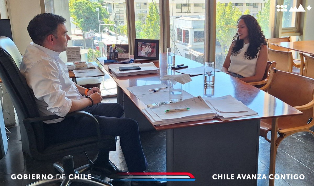 #AgendaMinería | La colaboración es fundamental para el desarrollo de las comunas mineras de nuestra región. Esta fue parte de la conversación sostenida en el saludo protocolar que realizó la seremi de Minería, Constanza Espinosa, con el alcalde de @munisalamanca, Carlos Lillo.