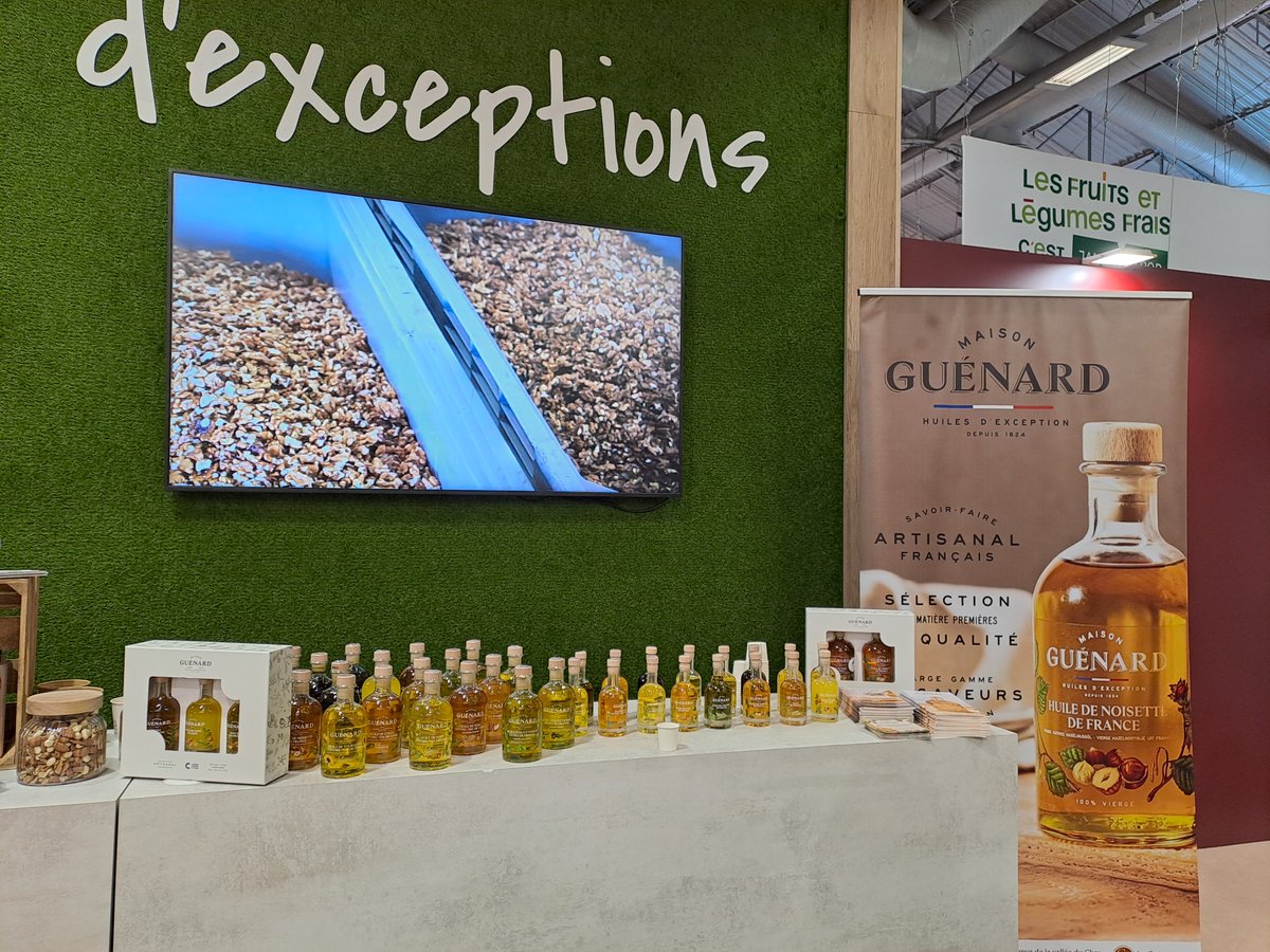 Avril's tweet photo. La Compagnie des Saveurs est au @Salondelagri pour présenter les huiles d'exception de Maison Guénard sur le stand de @terresoleopro !

Les équipes sont mobilisées pour partager leur savoir-faire bicentenaire et faire déguster ces huiles gastronomiques, notamment leur gamme 100% origine France (Noix, Noisette, Amande).

Bravo pour cette belle mise en avant ! 👏

#SIA2025