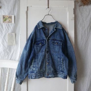 mush_us's tweet photo. 🏁Wrangler ケミカルウオッシュデニムジャケット

Wranglerから、斑な色落ちがワイルドなデニムジャケット。シルバーのスナップボタンにはしっかりとロゴが。ガバっと羽織れるメンズサイズ。

通販はこちら🍦またはDMから
https://t.co/GiyV73tXZq https://t.co/Lh4pfnNYwJ