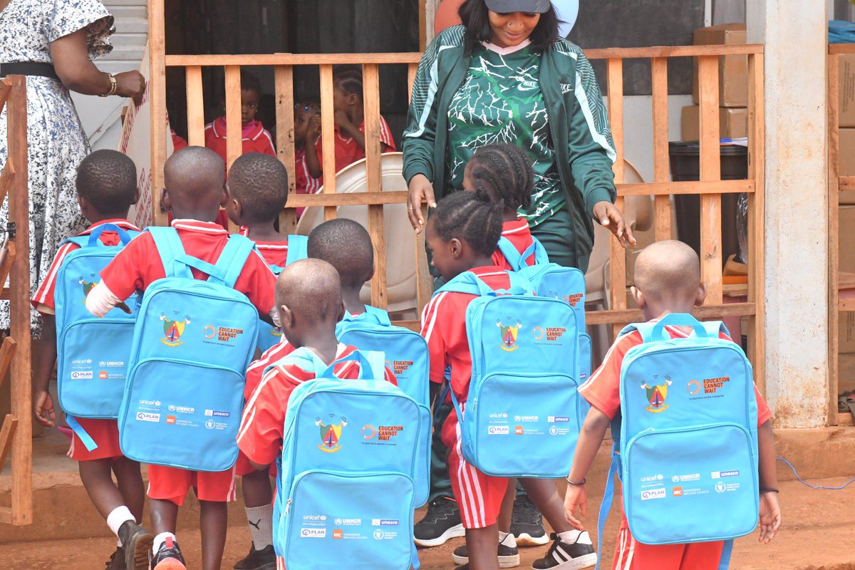 RefugeesCmr's tweet photo. With over 2️⃣4️⃣,7️⃣0️⃣0️⃣kits already distributed, #UNHCR is now delivering over 2️⃣4️⃣,0️⃣0️⃣0️⃣ kits to forcibly displaced children in nursery, primary, secondary and professional schools across Cameroon improving education access. 

Thanks to @EduCannotWait &amp; Govt of Cameroon. https://t.co/A9DP3v4g2g