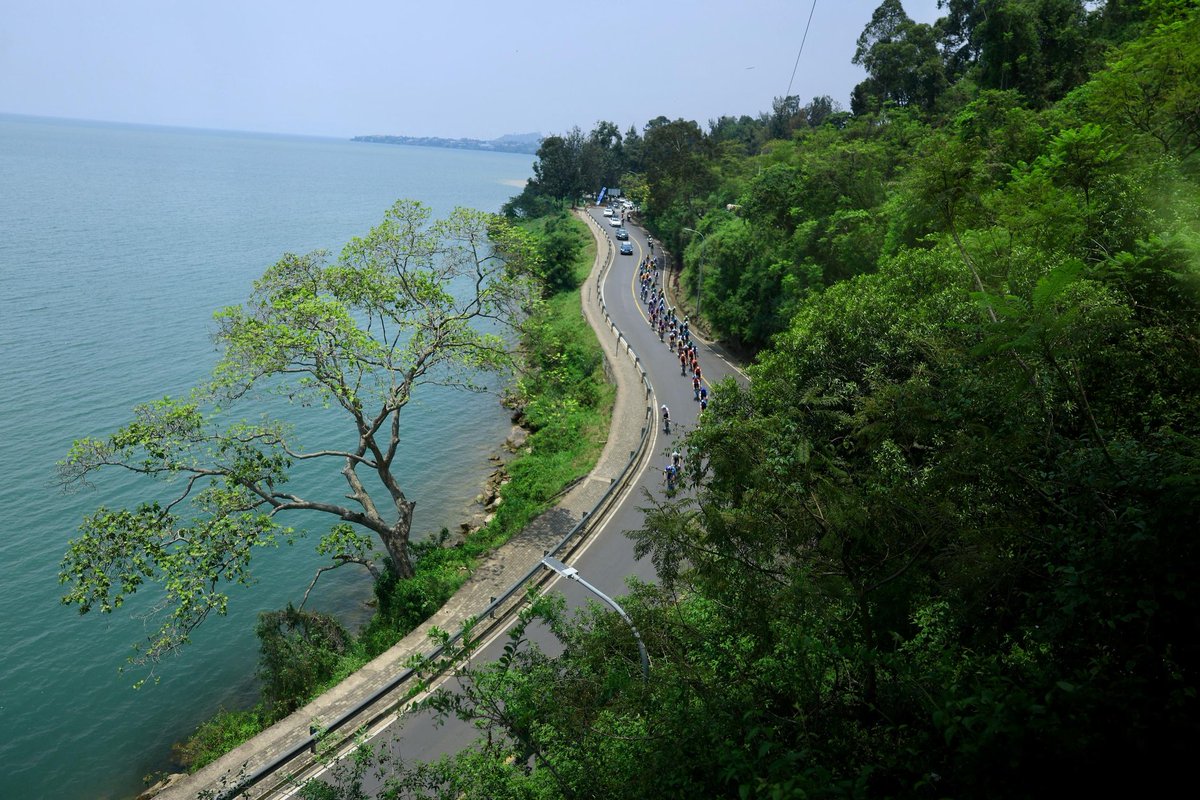 Sanctions ou pas DIEU NOUS A BÉNIS AVEC UN PAYS MAGNIFIQUEMENT BEAU !!!
DES PAYSAGES À COUPER LE SOUFFLER : n'est ce pas vrai ?

NOUS FERONS ET NOUS NOUS BATTRONS CONTRE VENTS ET MARRÉES POUR GARDER LA SÉCURITÉ DE NOTRE BEAU RWANDA Ainsi que SON PEUPLE.

CELA EST NON NÉGOCIABLE !