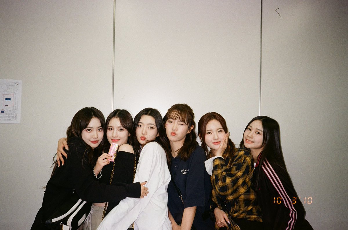 I still hope I can see you again someday. I have many regrets about things I couldn’t do, things I didn’t tell you because I was too nervous. Still, I am very grateful for the 5 years we spent together. So, thank you Weeekly.