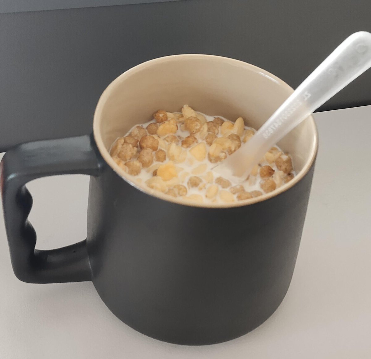 It is better to drink milk and nuts together, healthy and delicious.#milk