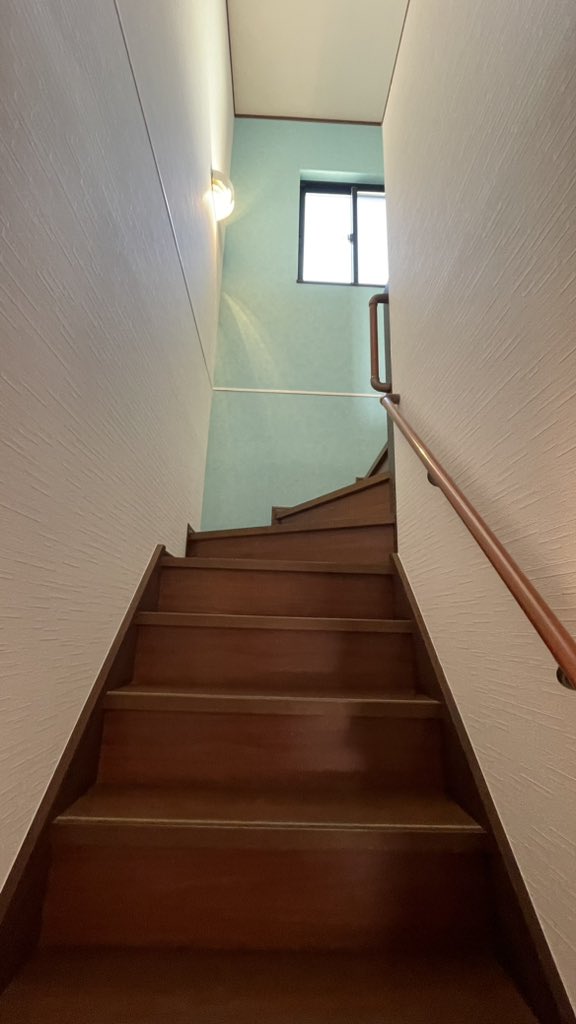 mmstkr4649's tweet photo. こんばんは😀

インテリア共栄です。

H様邸(戸建て住宅)のリフォーム工事が完工しました。

今回の
＃リフォーム
内容

＃システムキッチン工事
＃クロス工事

仕上がりにも大変喜んで頂けました。

ありがとうございました。 https://t.co/IAnxyqpesf