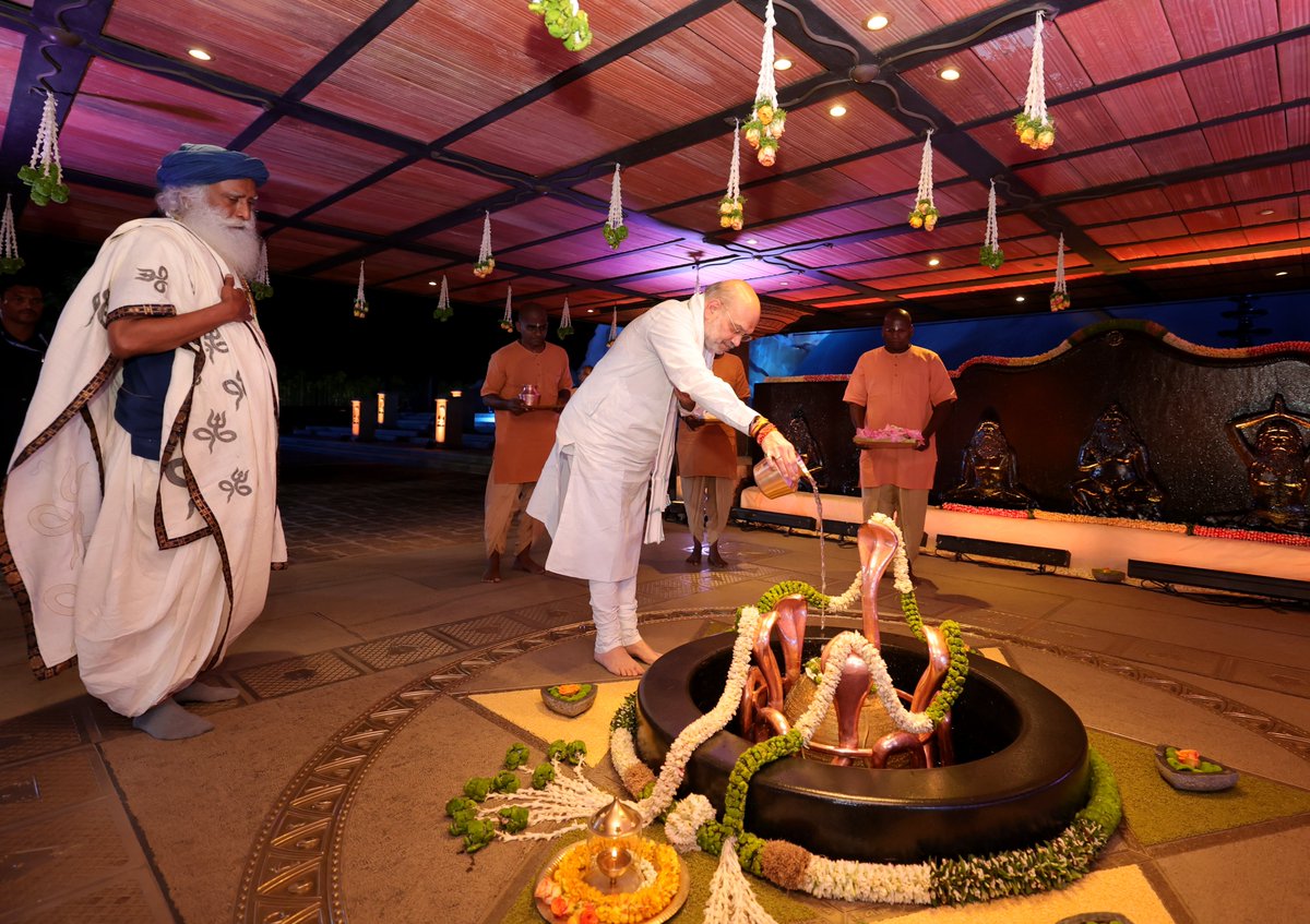 AmitShah's tweet photo. Today the entire world is celebrating the sacred festival of Maha Shivratri with immense devotion. Celebrating Maha Shivratri in the sea of pure devotion poured out before the magnificent statue of Adiyogi is truly mesmerising. https://t.co/DukUtatmOZ