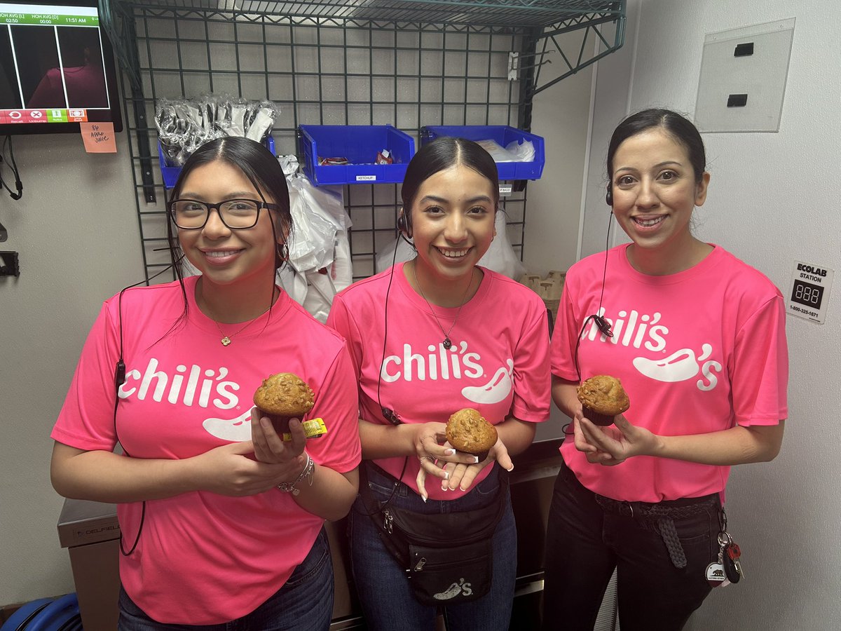 Michael Ponce (@mikponce82) on Twitter photo Fresh baked banana bread for the staff 🧢😎#chilislove <a href="/ViriMunguia7/">Viri Munguia</a> <a href="/carissamariahh/">𝙲𝚊𝚛𝚒𝚜𝚜𝚊♡</a> <a href="/LarryV71/">Larry Villines</a> <a href="/JetJerry2408/">Jerry Espinoza</a> Fresh baked banana bread for the staff 🧢😎#chilislove <a href="/ViriMunguia7/">Viri Munguia</a> <a href="/carissamariahh/">𝙲𝚊𝚛𝚒𝚜𝚜𝚊♡</a> <a href="/LarryV71/">Larry Villines</a> <a href="/JetJerry2408/">Jerry Espinoza</a>