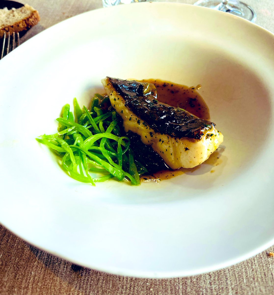 carlosAtMad's tweet photo. Qué bien se come en #LaKasa de César Martín 
 - Laminado de Lubina
 - Calçots a la brasa 
 - Mero gris asado en papillote 
 - Rodaballo salvaje 
 - Steak Tartare
 - Tarta de Limón 
 - Milhojas de cr catalana 
"Cocinar para crear en el comensal una experiencia memorable"
Chapeau! https://t.co/GYJPysbWFL