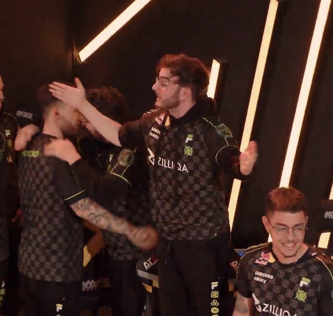 Muzi (@muzifps) on Twitter photo 
