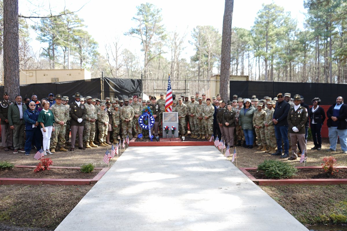 #ThisWeek, the @USArmy_QMS Petroleum and Water Department’s Water Training Division commemorated the 34th Anniversary of the Operation Desert Storm scud missile attack, which killed many 14th Quartermaster Detachment Soldiers.

#SupportStartsHere #BeAllYouCanBe