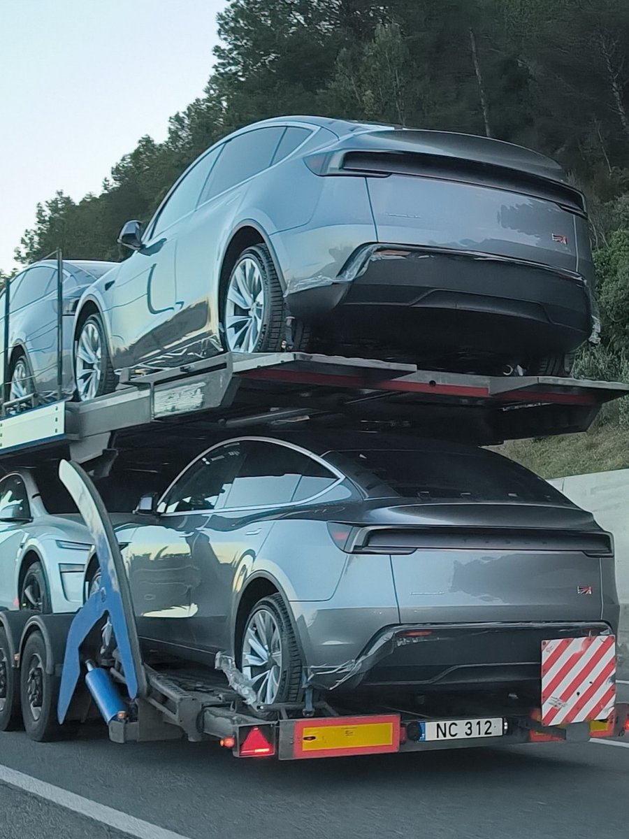 ateixi6's tweet photo. Parece que van llegando. Vistos esta tarde en la autopista en Girona.
@TodosElectricos lars, eso es un plaid, o performance? https://t.co/zfaZjcXKYk