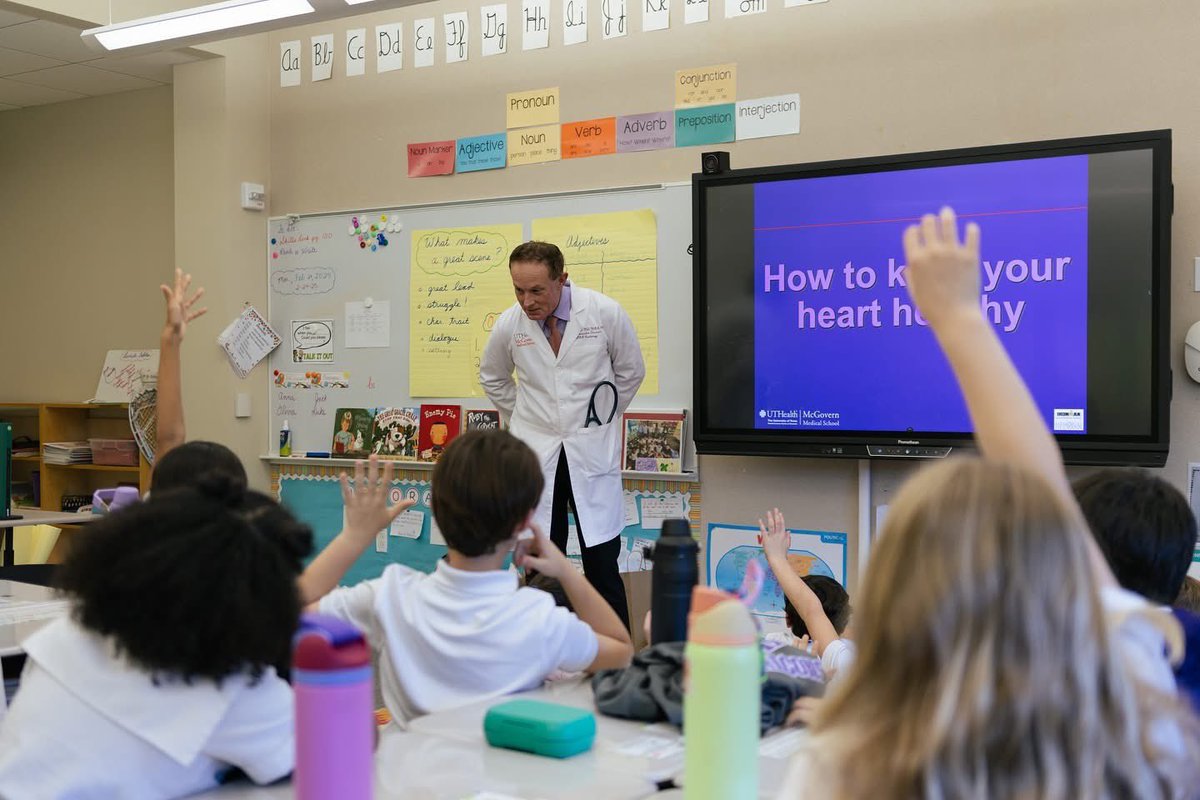 McGovernMed's tweet photo. To celebrate Heart Month, Dr. John Higgins joined The Kinkaid School to teach third graders how to keep their hearts healthy! #McGovernMedSchool

📸- The Kincaid School https://t.co/MTIzGdSptx