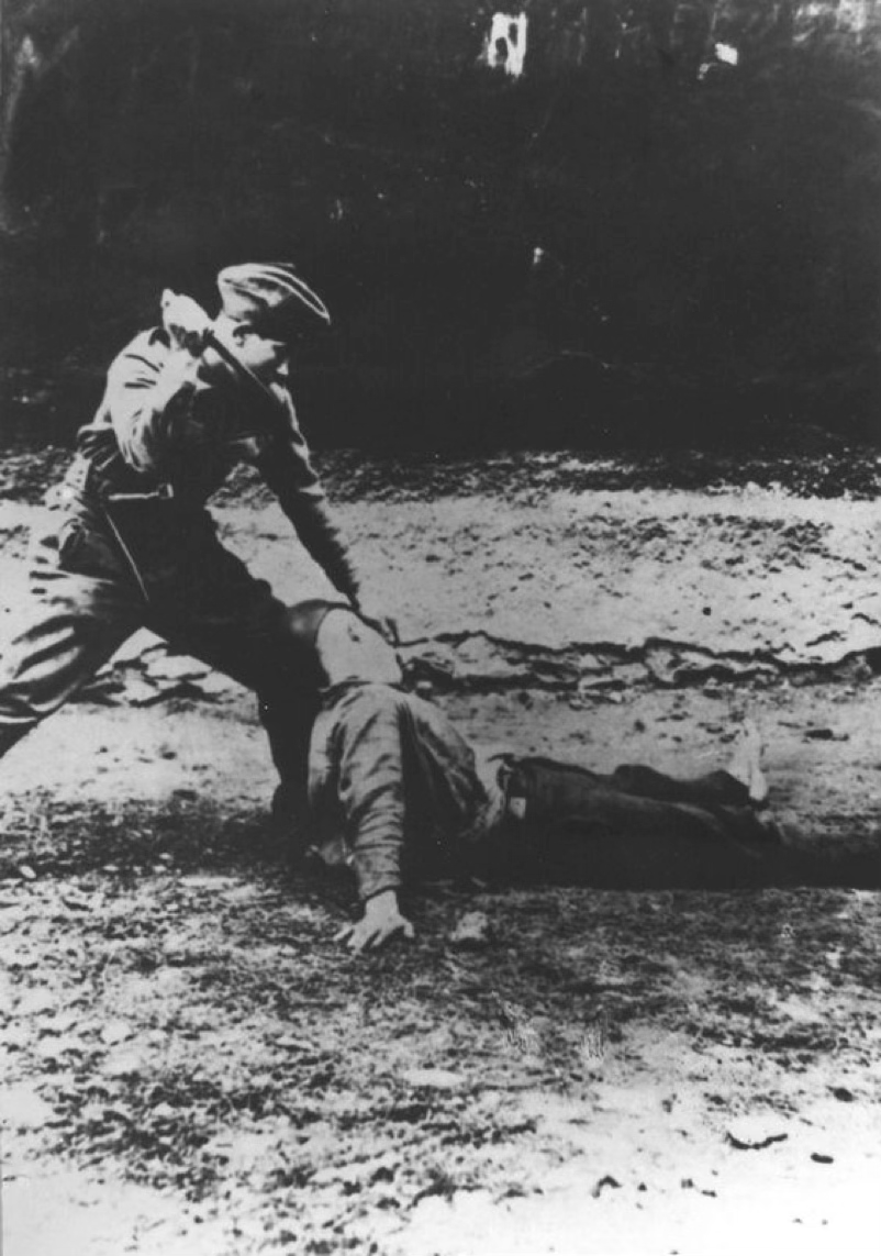 ANPIRomaPosti's tweet photo. Tra il 3 e il #4marzo 1942 i fascisti croati, noti come #Ustascia, e membri della milizia musulmana provenienti dal villaggio di #Sturlic, attaccarono e saccheggiarono l'abitato di #Crnja in #Serbia. La maggior parte della popolazione venne barbaramente uccisa con armi da taglio. https://t.co/vafsbWnSWA