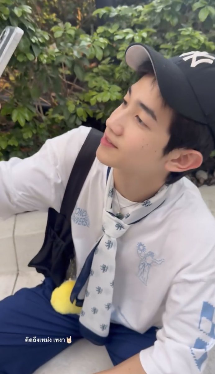 allypumond's tweet image. กี้ดดดดด น้องโปรเกรสแต่งตัวน่ารักมากเลยอะ ใส่หมวก มีผ้าพันคอแบบเนคไทด้วย ฮือออ เพิ่งเคยเห็นน้องโปรแต่งลุคแนวนี้ น่ารักจนใจเจ็บเลย ผิวขาวๆ แก้มชมพู ปากชมพู กับดวงดาวบนหน้า คุณหนูน้องโปรมากกก🤏🏻🥹😭

#ProgressPassawish