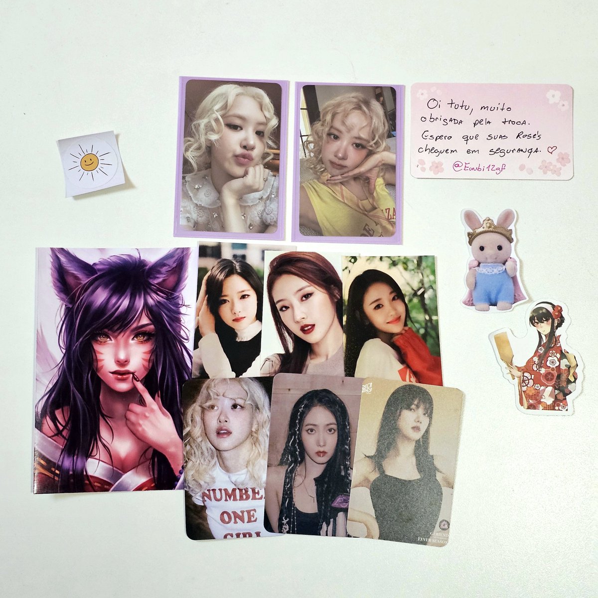 819verse's tweet photo. [💌] — feedback super positivo para @eunbi12gf que trocou essas duas lindezas comigo. 🩷
o processo de troca foi super tranquilo e giu foi um amor! finalmente tenho photocards da rosé, estou super feliz. 🥹 https://t.co/VERp09n6X6