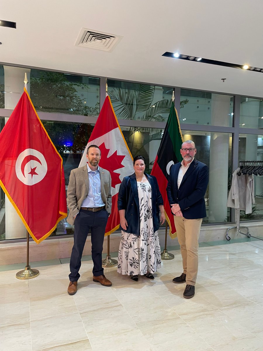 CanadaTunisie's tweet image. L’Amb Lorraine Diguer a accueilli une rencontre de #réseautage sur la défense et la sécurité à l’Ambassade du Canada. Cette réception a rassemblé des membres de la communauté de la défense et de la sécurité, pour renforcer les liens diplomatiques et favoriser la collaboration.